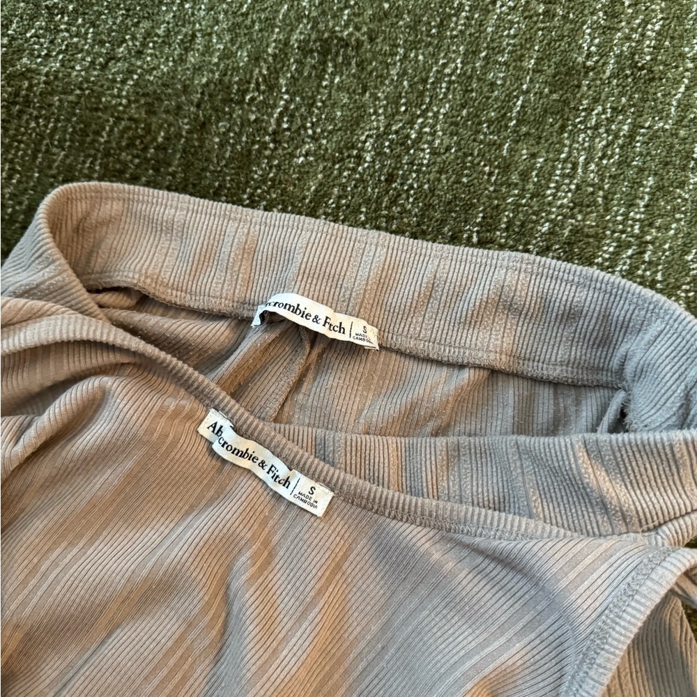 A&F Sleep Pajama Set - Picture 4 of 7